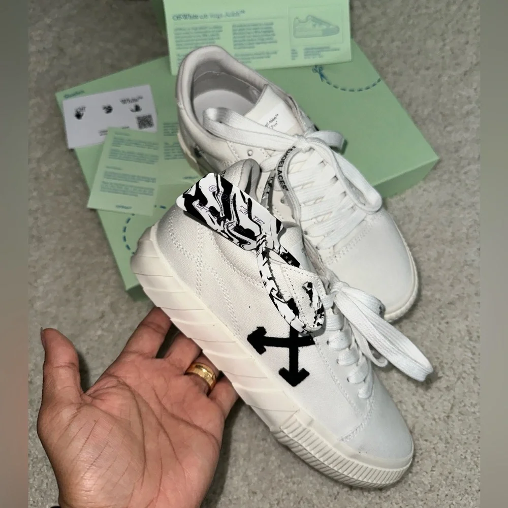 OFF WHITE - Picture 6 of 8
